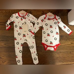 Kyte Baby Christmas Wreath Print NEW Zipper Footie and bodysuit